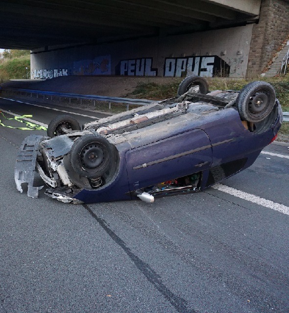 FW Ratingen: Verkehrsunfall mit 2 beteiligten PKW Ratingen, BAB A3 16:30 Uhr Fahrtrichtung Oberhausen 01.11.2021