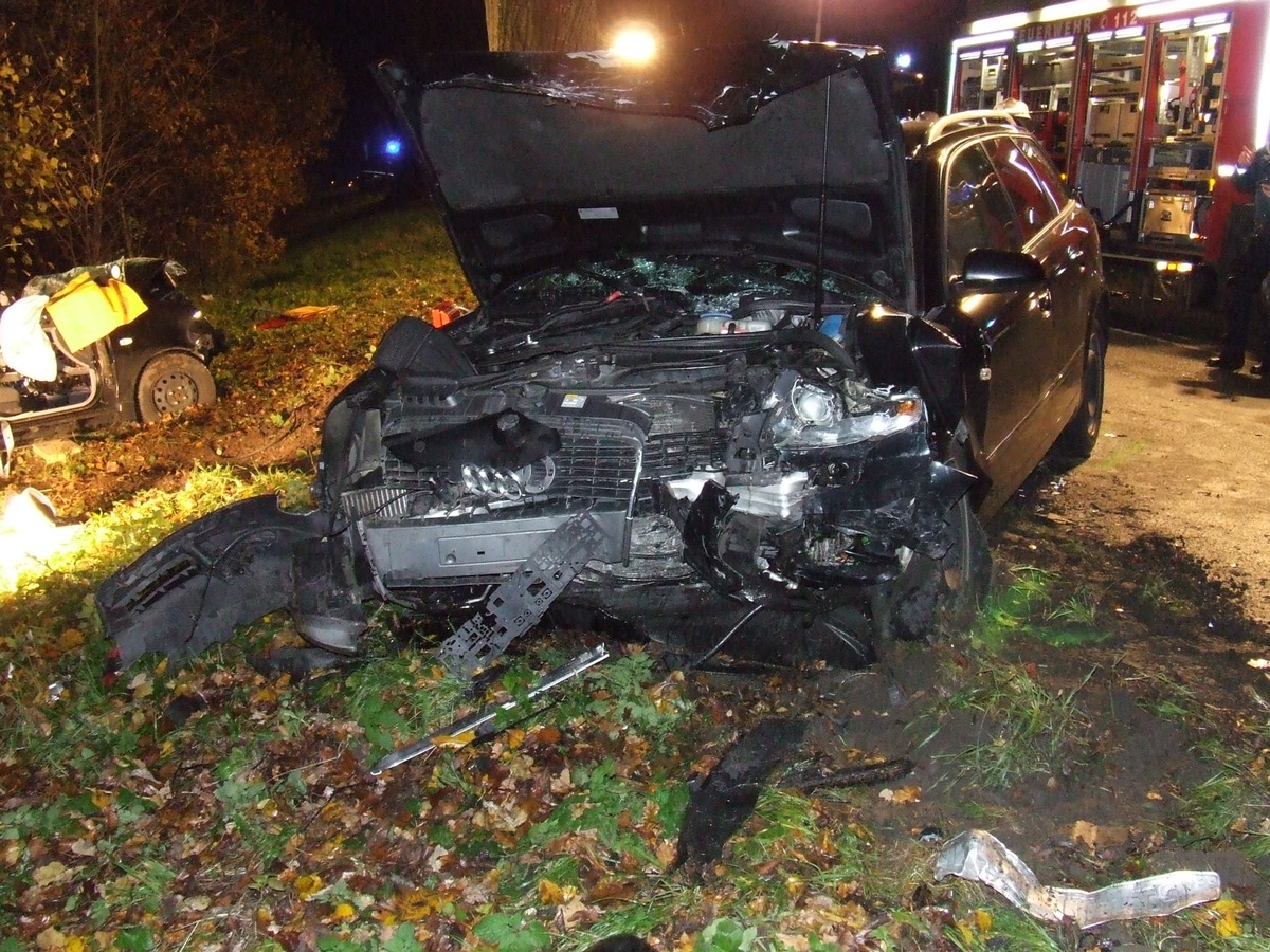 FW Leopoldshöhe: Verkehrsunfall mit eingeklemmter Person