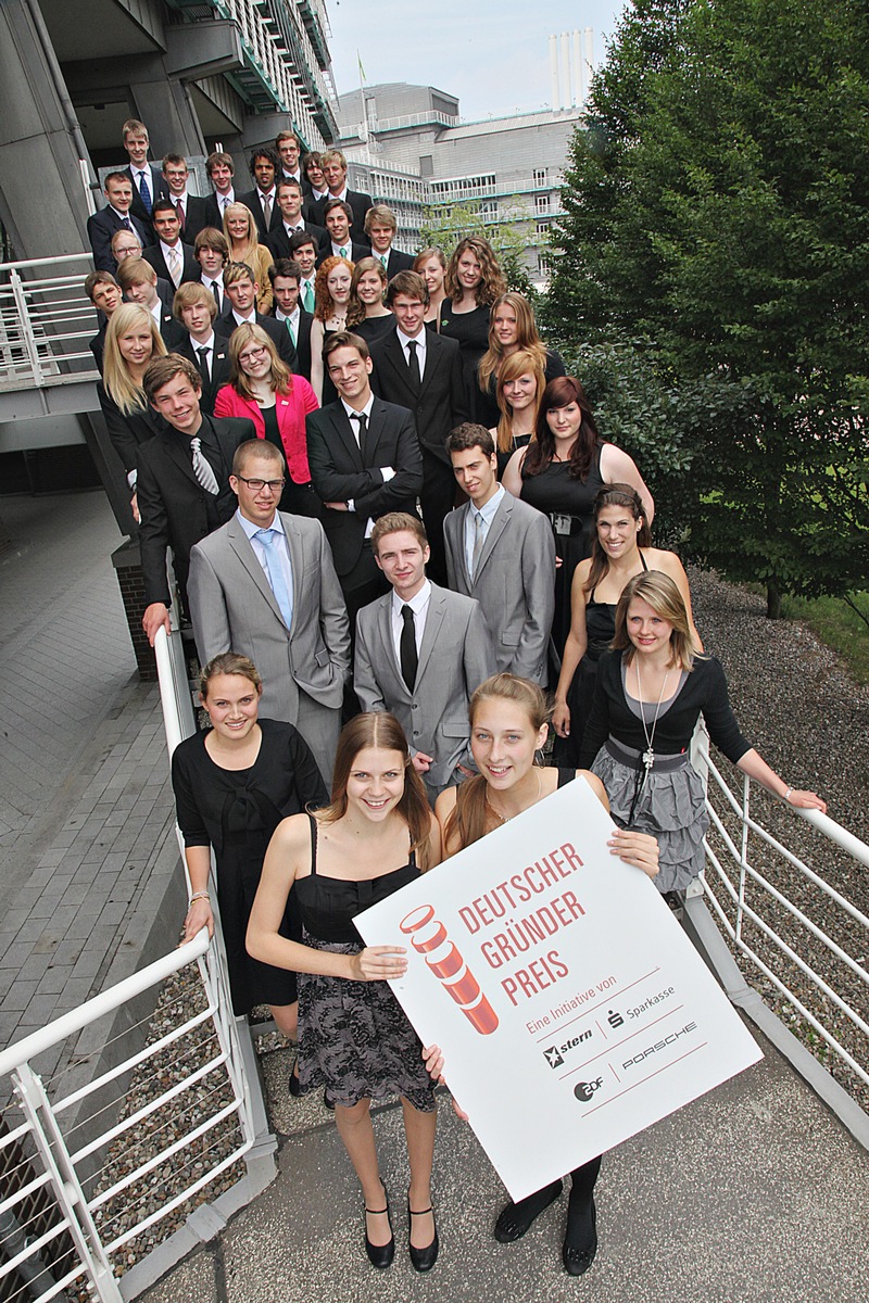 Heute Schüler - Morgen Boss / Der Deutsche Gründerpreis macht&#039;s möglich: Jugendliche können ab sofort wieder die Schulbank gegen den Chefsessel tauschen (mit Bild)