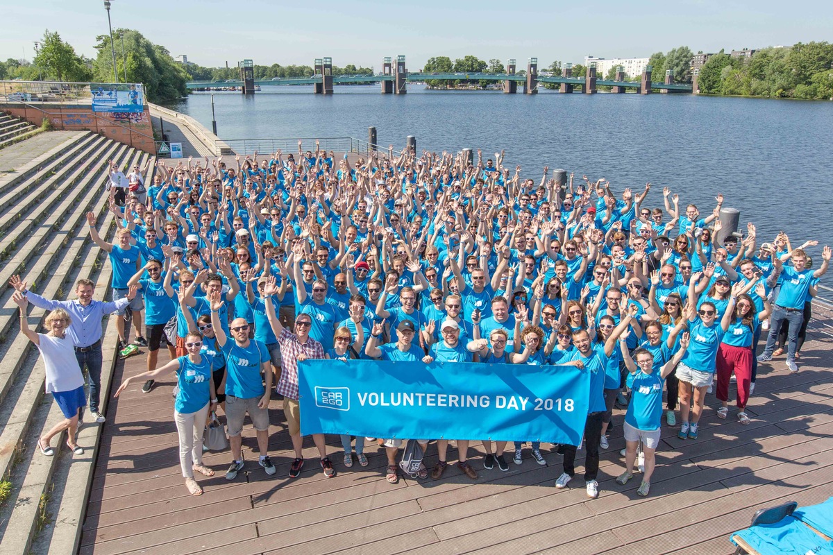 Ehrenamtliches Engagement: car2go Mitarbeiter säubern die Ufer des Spandauer Sees