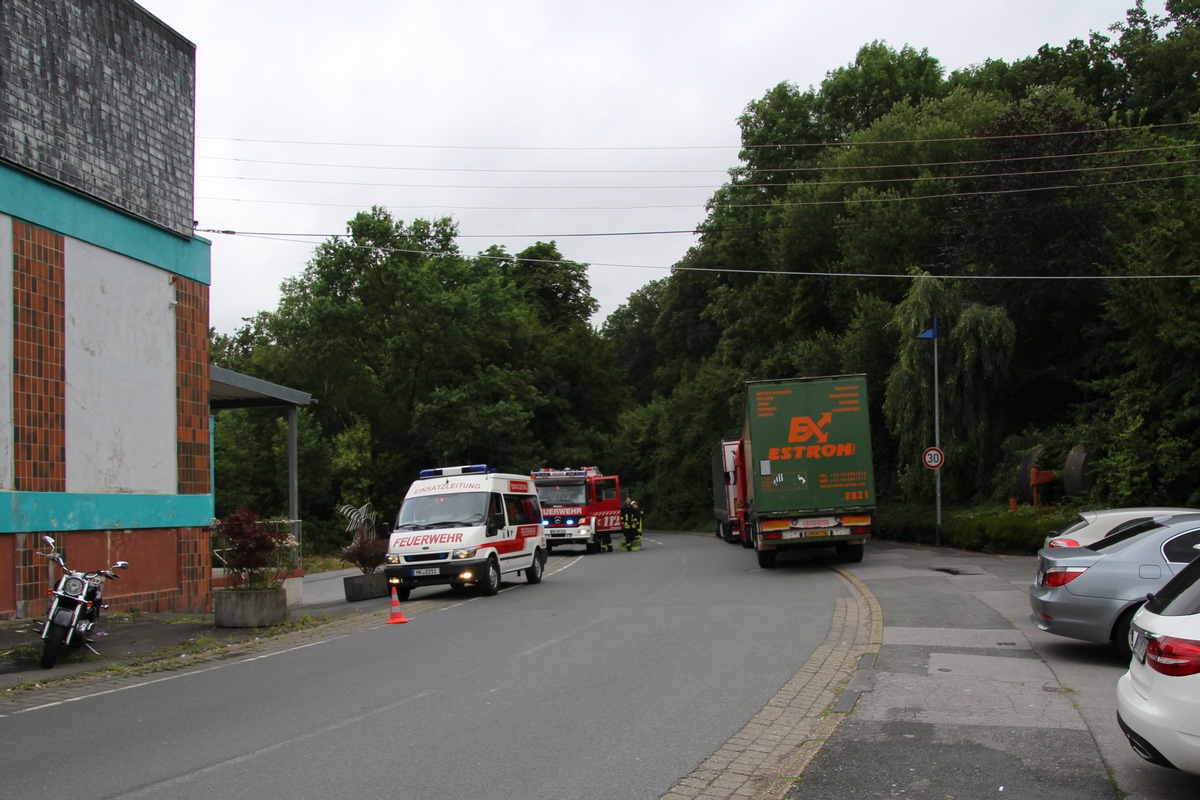 FW Menden: Schwelbrand in Papierfabrik