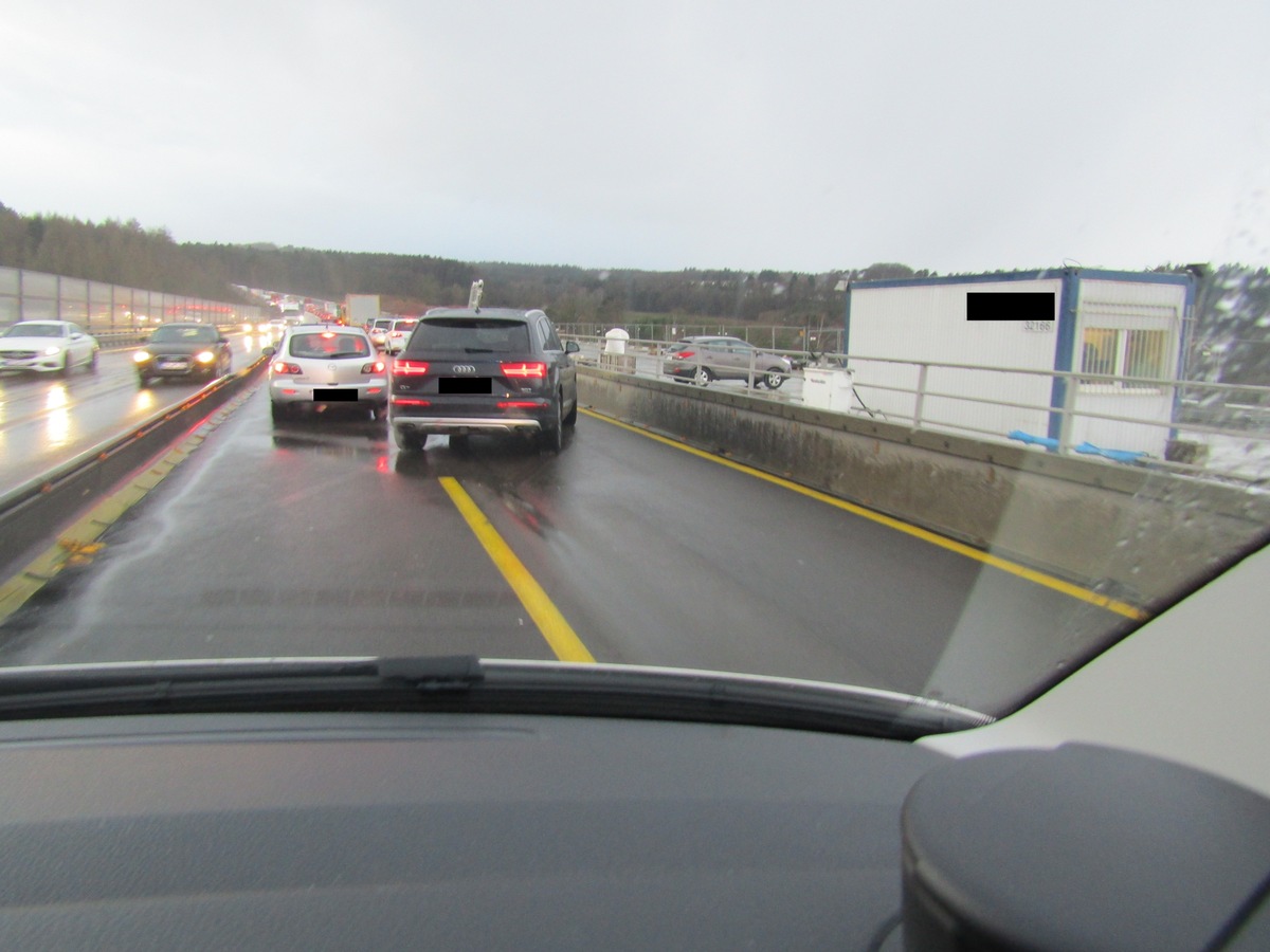 POL-PDKL: A6/Kaiserslautern, Pannen-Lkw sorgt für kilometerlangen Stau