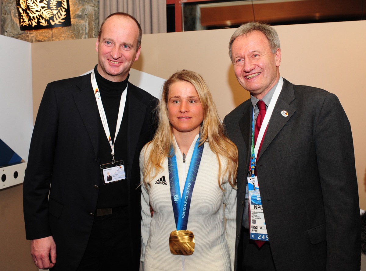 Paralympics 2010 / Apotheker gratulieren Verena Bentele zur Goldmedaille