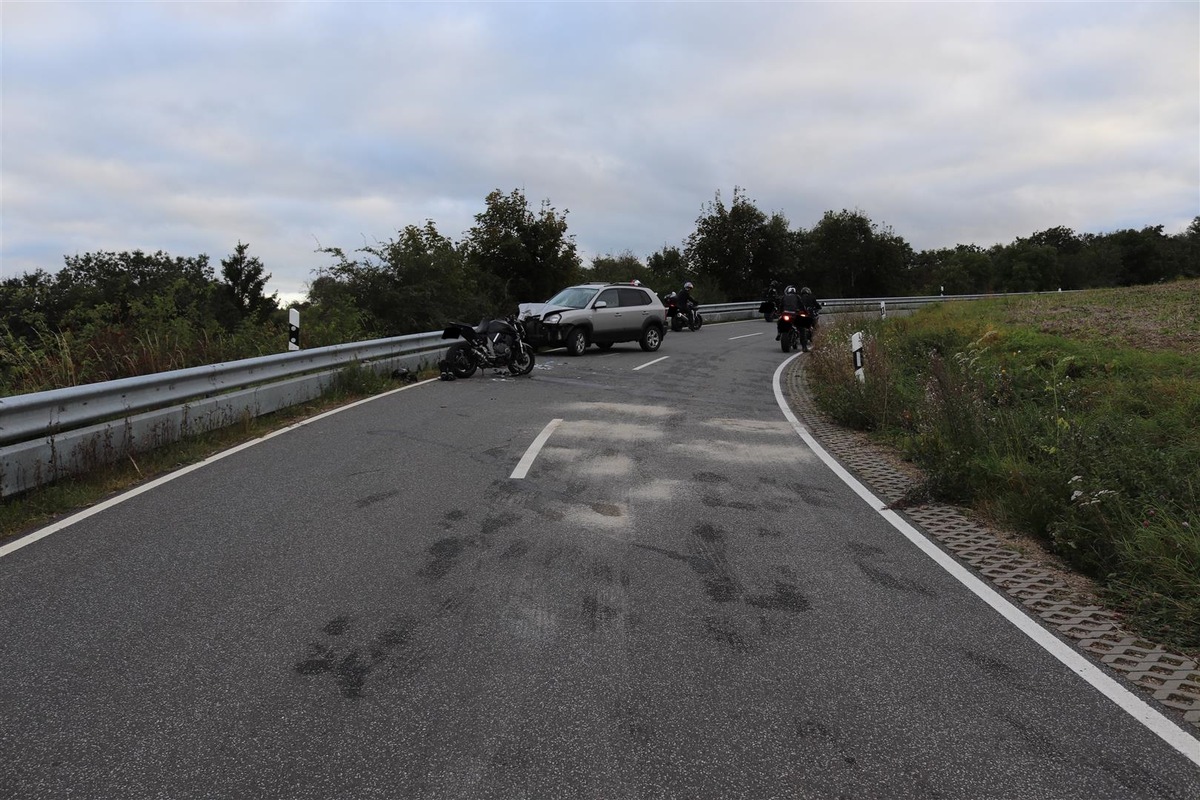 POL-PDWIL: Verkehrsunfall mit schwer verletztem Motorradfahrer