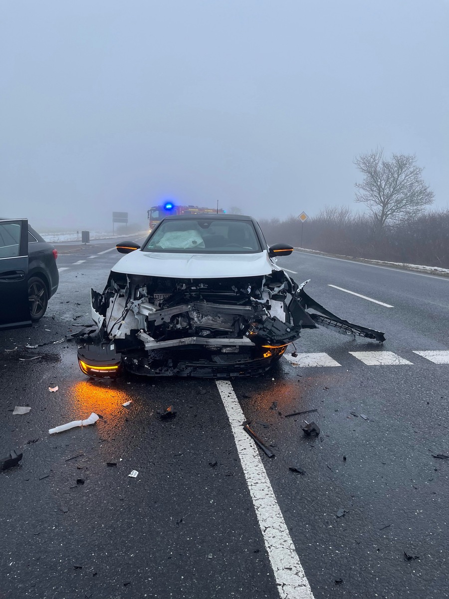 POL-DN: Verkehrsunfall auf der L33 - Zwei Personen leicht verletzt