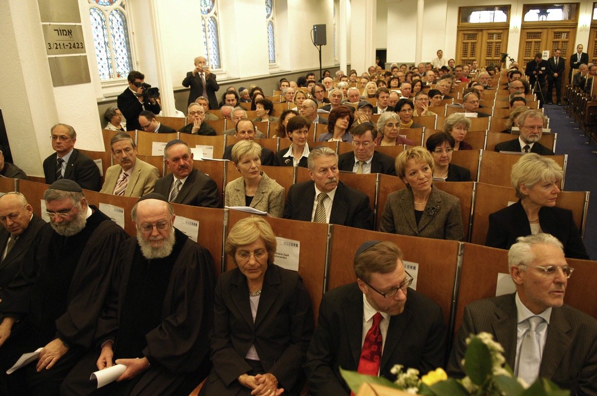 Opening ceremony for Zurich Cantonal Parliament and Executive Council in the synagogue of the Jewish Community Zurich (ICZ) on 8 May 2006