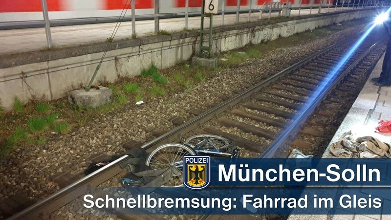 Bundespolizeidirektion München: Fahrrad im Gleis - Gefährlicher Eingriff / S-Bahn muss in Solln schnellbremsen