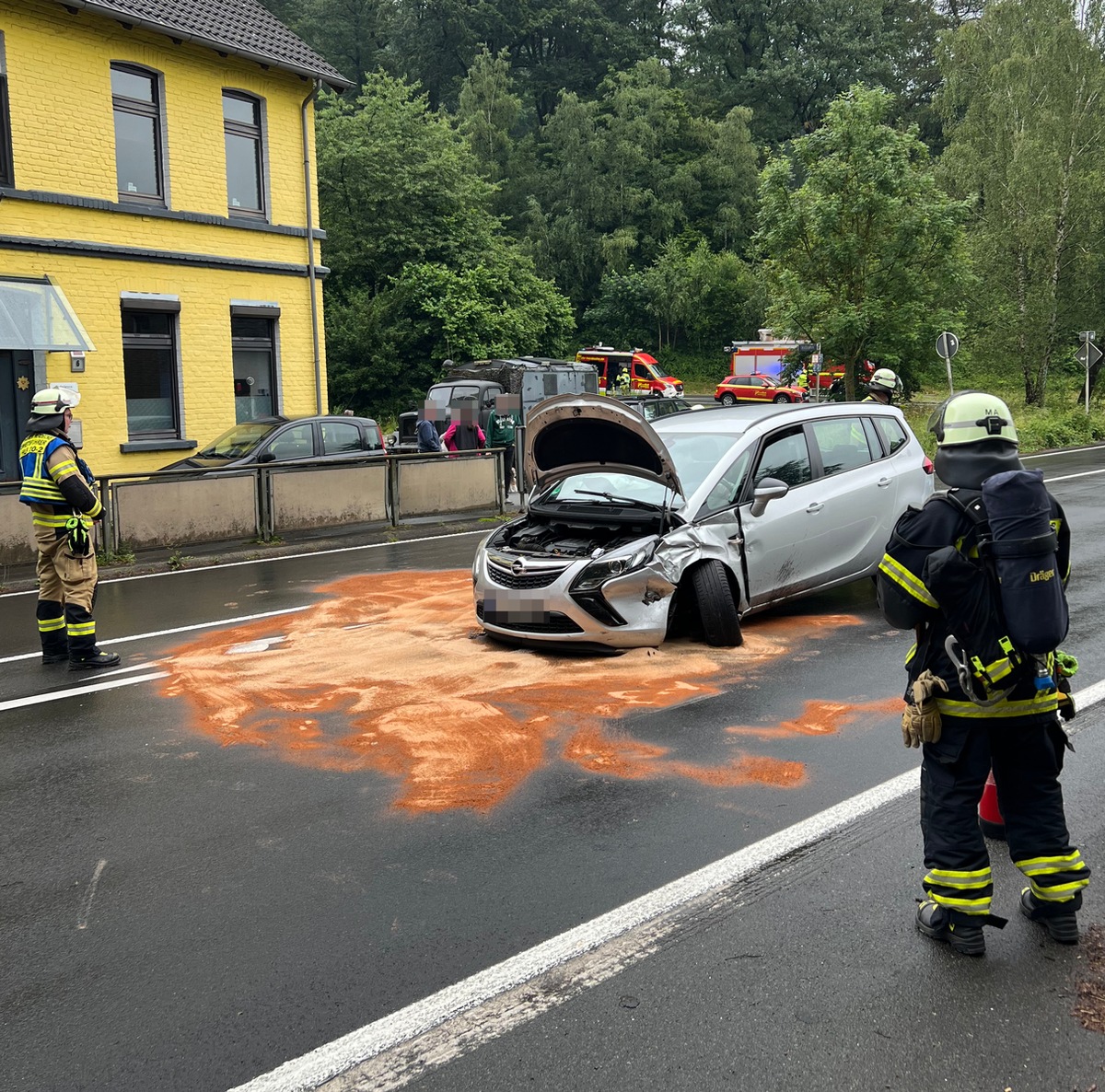 FW-EN: Verkehrsunfall mit sechs verletzten Personen - Zwei Unwettereinsätze