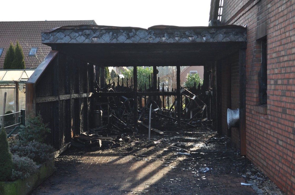 POL-NI: Brand eines Carports - Wohnhaus kann gerettet werden  -Bild im Download-