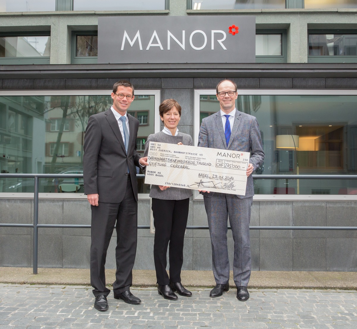 Manor offre du bonheur - 275 000 francs au bénéfice de la Fondation Cerebral (IMAGE)