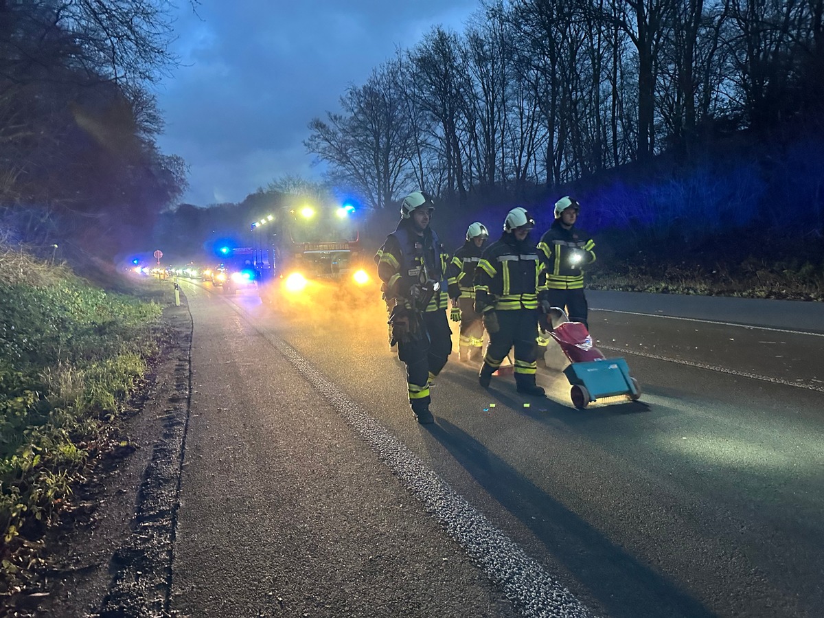 FW-EN: Ölspur führt durch Stadtgebiet