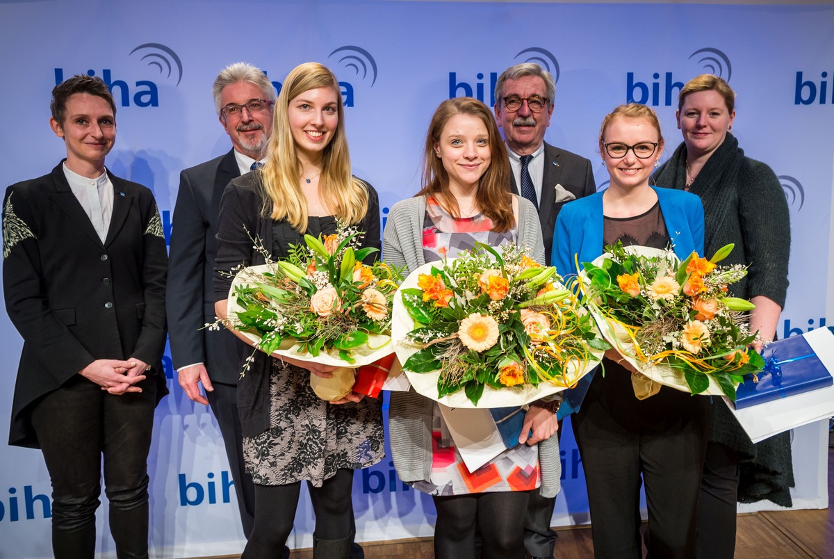 Mit dem Brief in der Tasche in das Berufsleben: 184 Hörakustiker/innen bestehen Gesellenprüfung