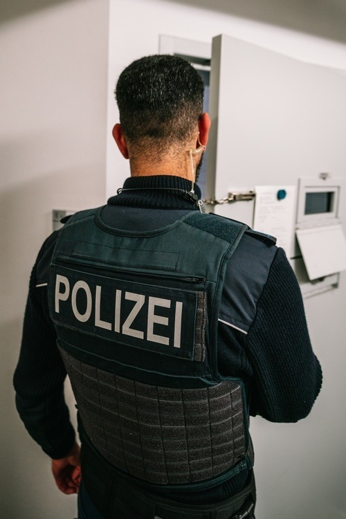 BPOL NRW: Nach Einreise festgenommen Bundespolizei vollstreckt Haftbefehl