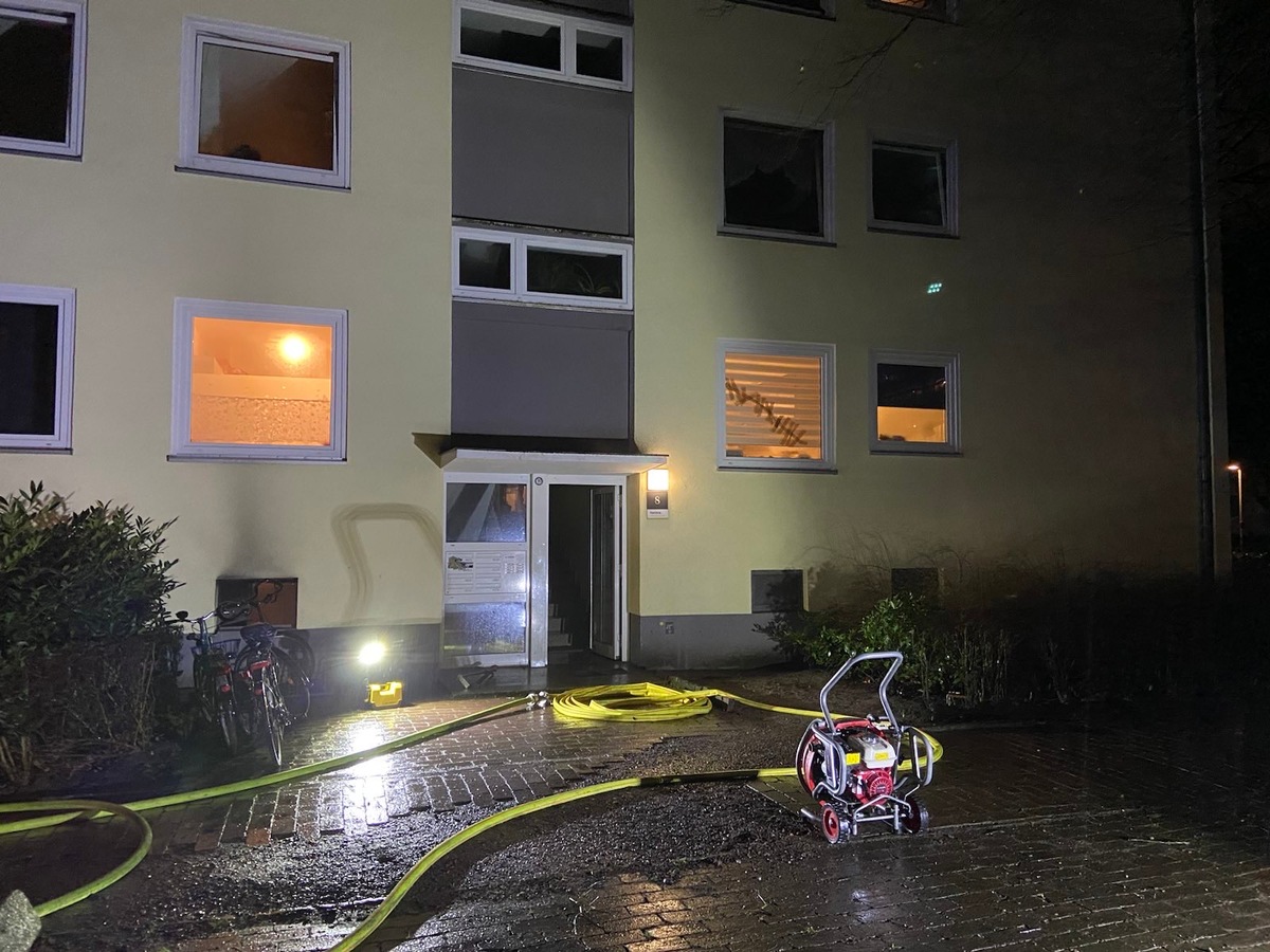 FW Hannover: Kellerbrand in Bothfeld: Feuerwehr verhindert Ausbreitung