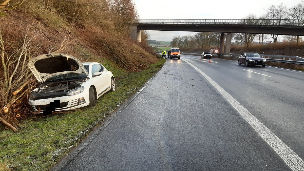 POL-PDKL: A62/Kusel, Blitzeis macht Autofahrern zu schaffen