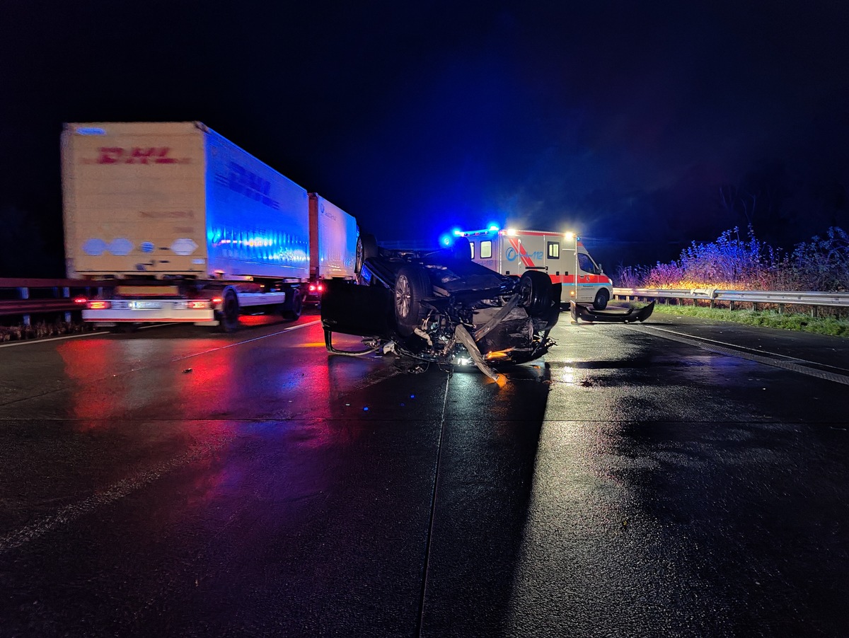 POL-ROW: ++ Vier Verletzte bei Unfall auf der Hansalinie - Polizei sucht Unfallzeugen ++