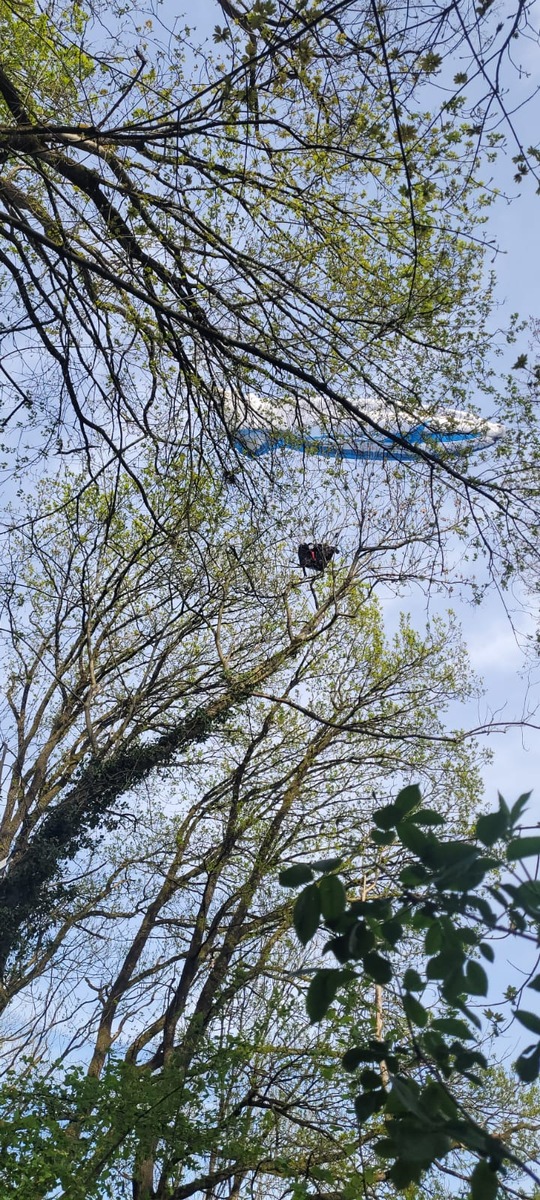 FW Hennef: Sirenenalarm - Gleitschirmflieger abgestürzt