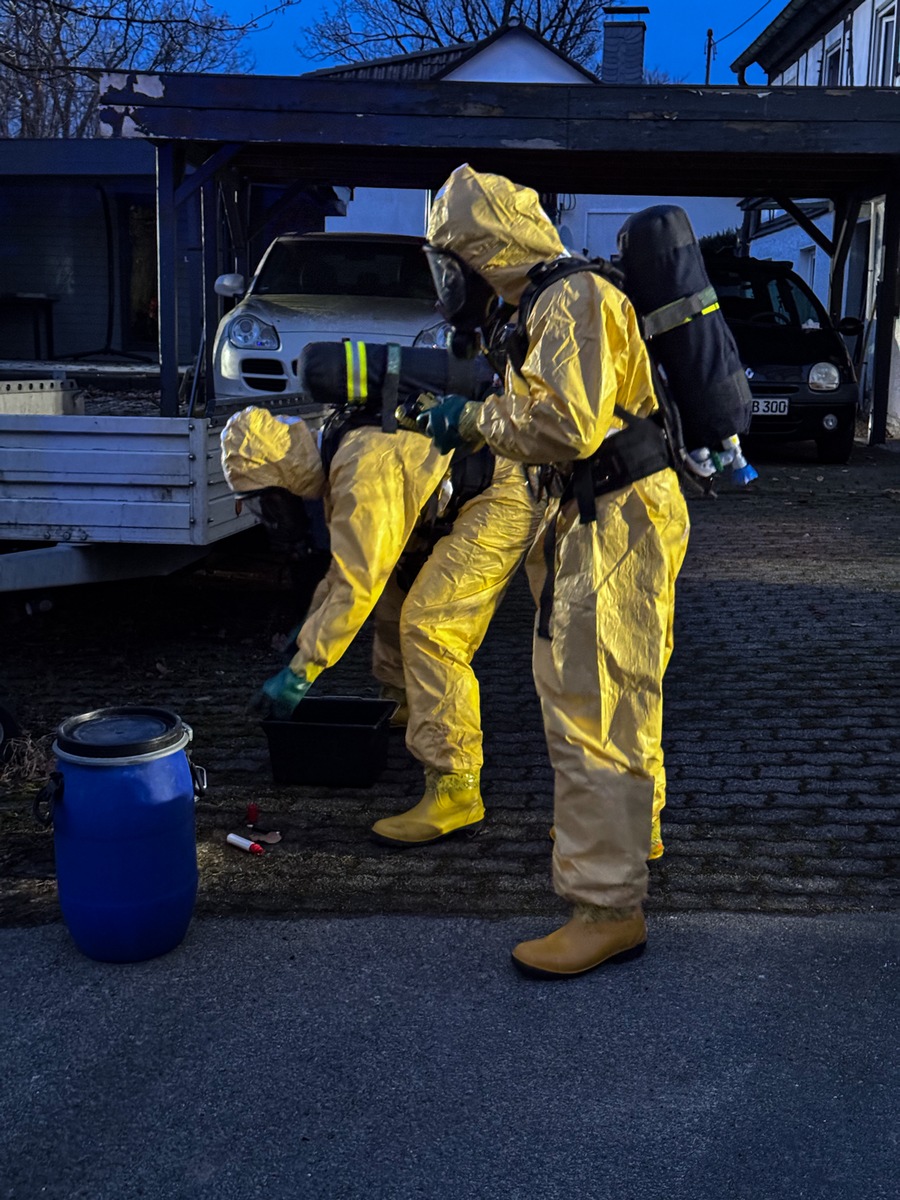 FW Wenden: Gefahrstoffeinsatz in Hünsborn / Buttersäure in Gebäude