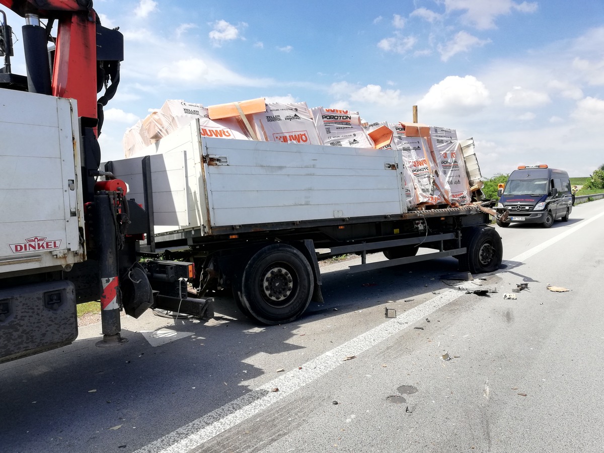 POL-VDMZ: Stau auf der A61 durch Lkw-Unfall