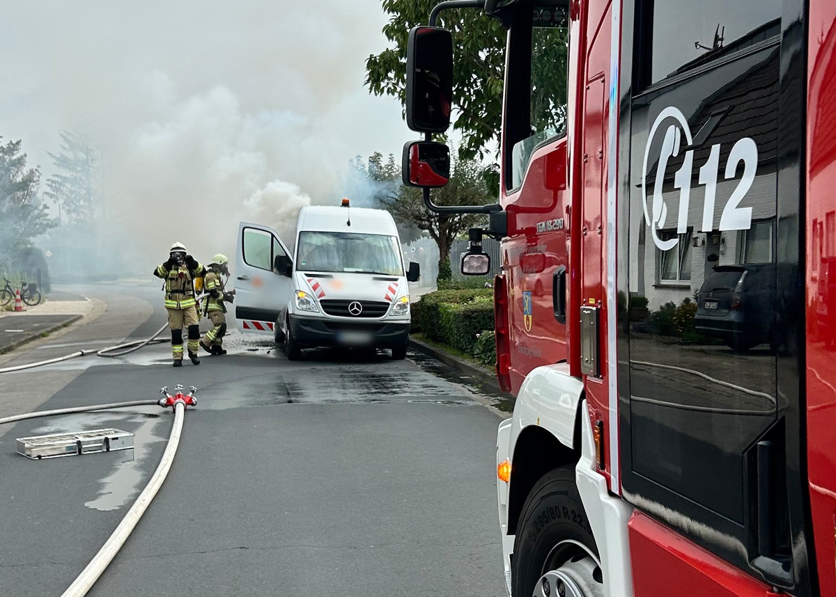 FF Goch: Fahrzeugbrand durch technischen Defekt