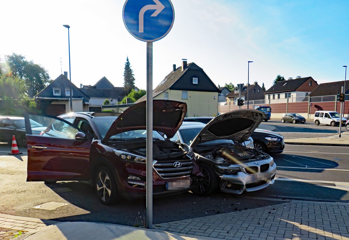 POL-ME: Hoher Sachschaden bei Verkehrsunfall - Haan - 1906099