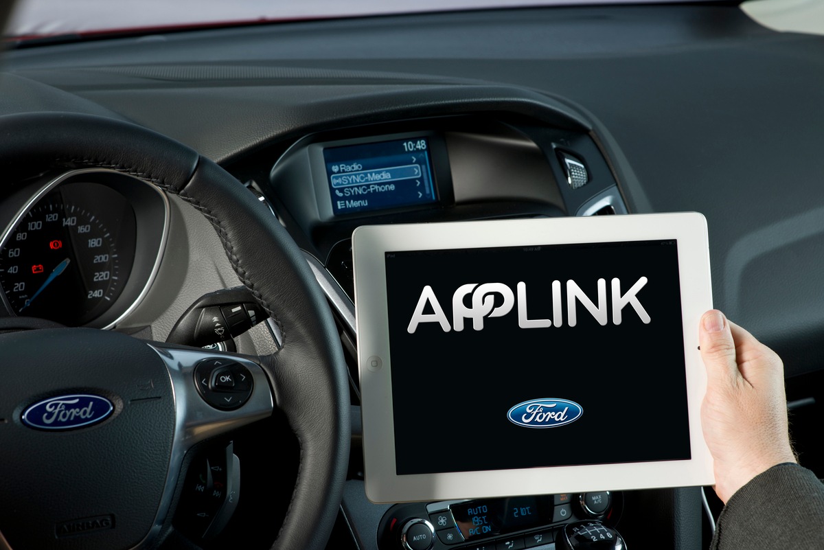 Ford SYNC AppLink mit neuer Parkplatz- und Radio-App; Start der &quot;EcoSport Live!&quot;-Online-Kampagne (FOTO)