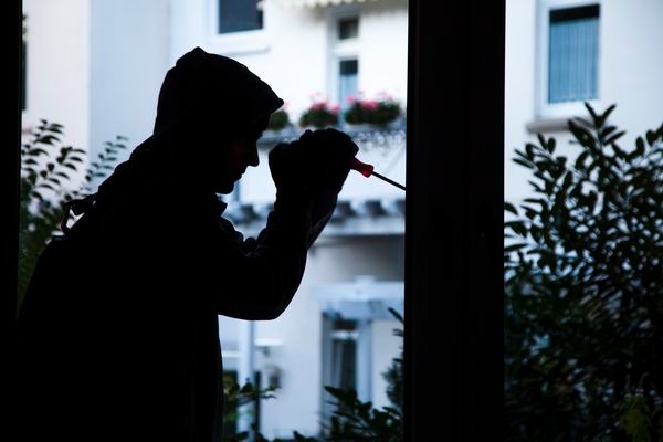 POL-REK: Einbrecher flüchtete vom Balkon- Pulheim