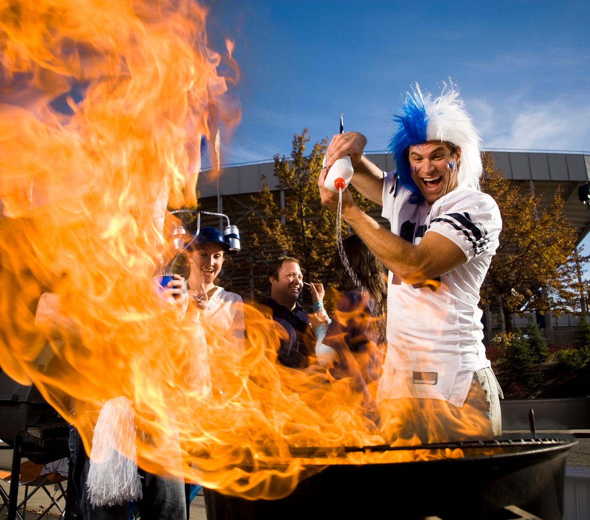 Feuer und Flamme für die WM 2018: Grillfete - aber sicher