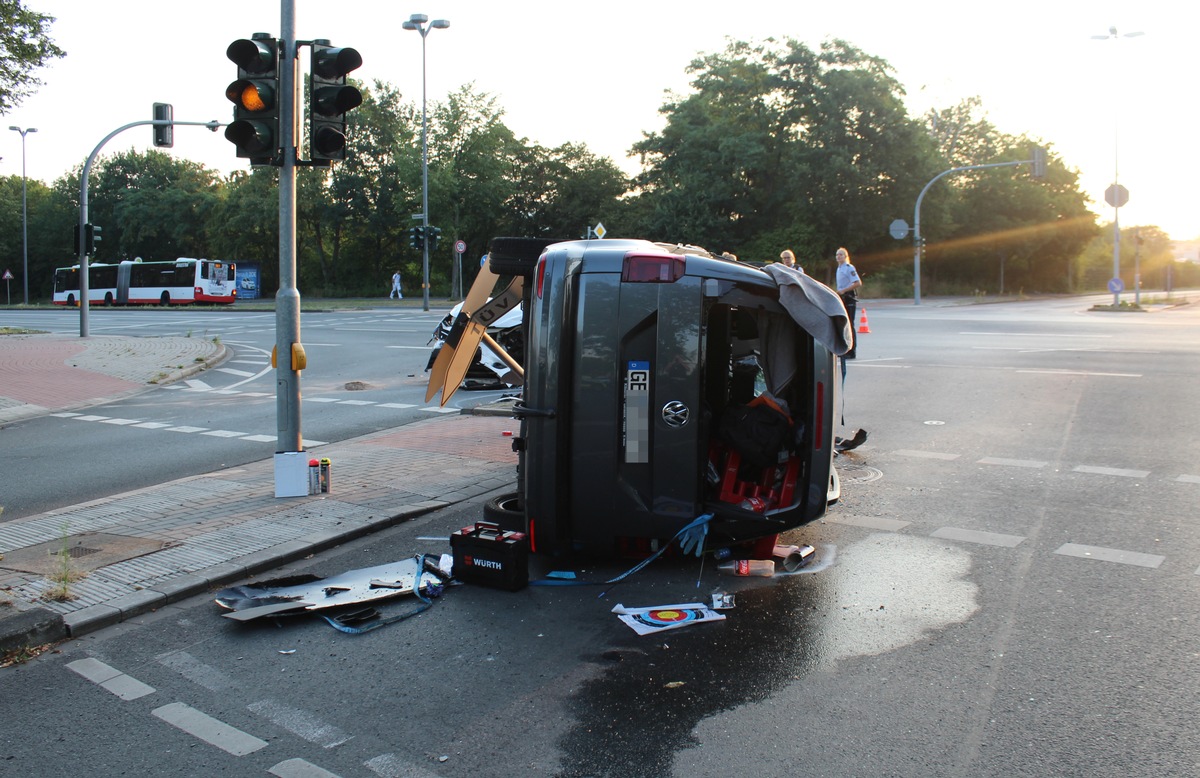 POL-GE: Schwerer Verkehrsunfall in Erle - zwei Personen verletzt