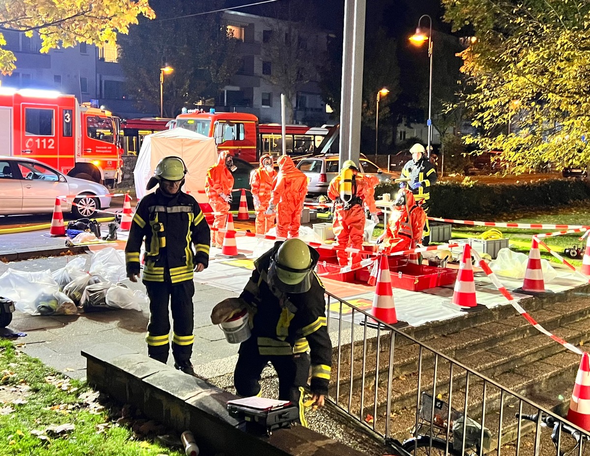 FW-BN: Rohreiniger löst Großeinsatz aus - Zwei verletzte Personen wurden ins Krankenhaus transportiert.