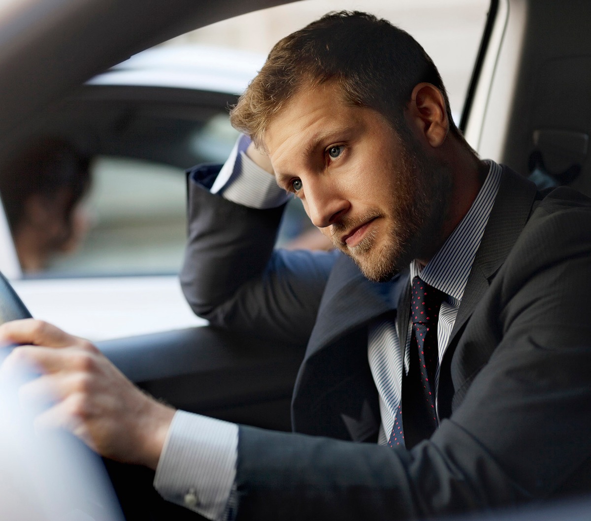 Dunkle Jahreszeit: Gut abgesichert bei Dienstreisen mit dem Auto