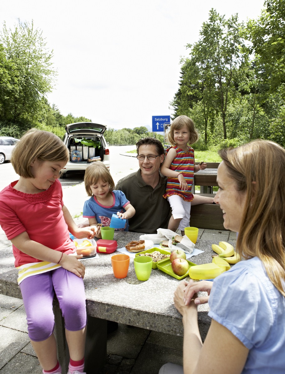 Auch bei großer Hitze sicher ans Ziel / ADAC gibt Tipps zum Sommerferienstart