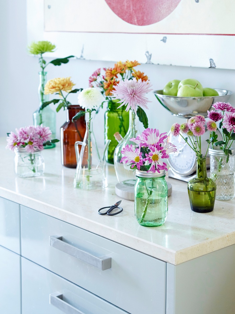 Stimmungsvoller Sommerauftakt im Interior / Farbenfroher Indoor-Sommer mit der Chrysantheme