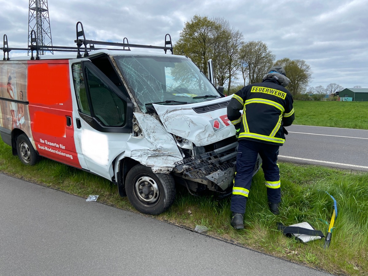 FW-ROW: Unfall bei Abbiegevorgang auf der B71