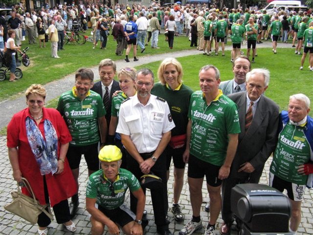 POL-GOE: (1063/2008) Polizeidirektion Göttingen und Polizeiinspektion Northeim/Osterode spenden 1.111 Euro der 25. Tour der Hoffnung - Polizeipräsident Hans Wargel fährt eine Etappe der Tour mit