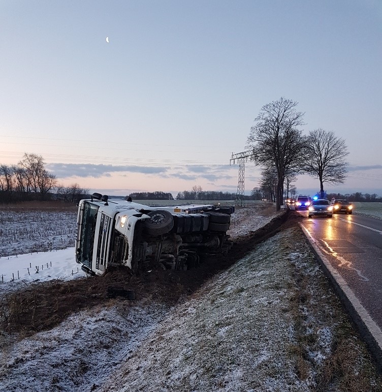 POL-HST: Lkw mit Düngemittel kippte auf die Seite