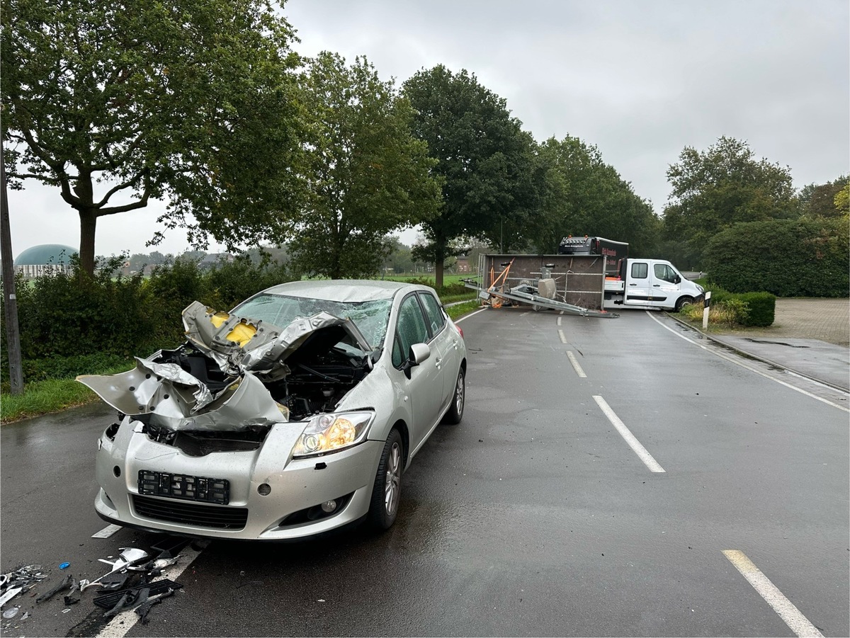 POL-OL: +++ Westerstede: Verkehrsunfall mit vier beteiligten Fahrzeugen und Sachschaden im mittleren fünfstelligen Bereich +++