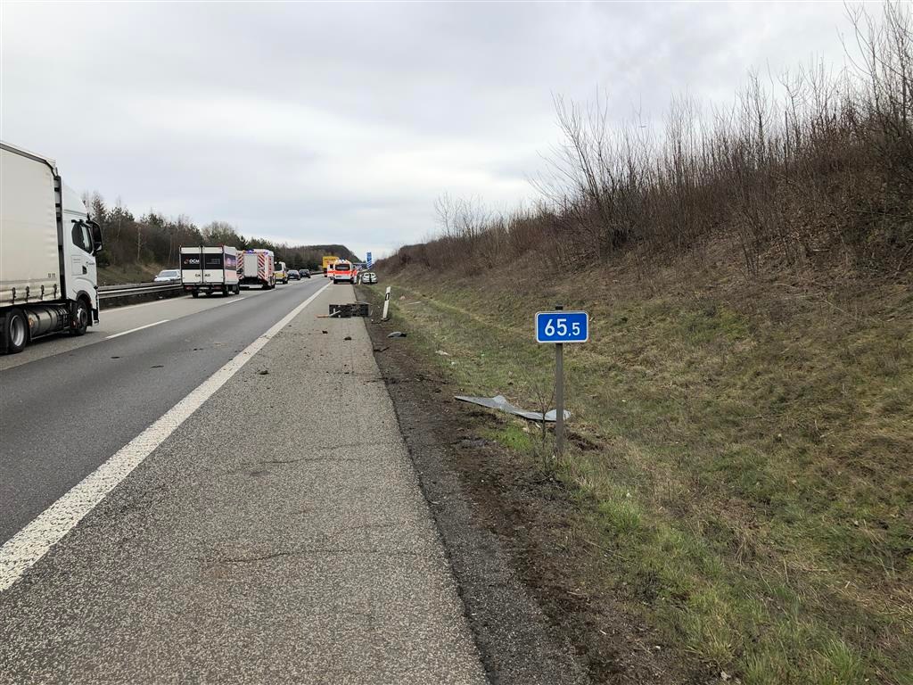 POL-PDKL: Autofahrerin bedrängt - Unfall gebaut