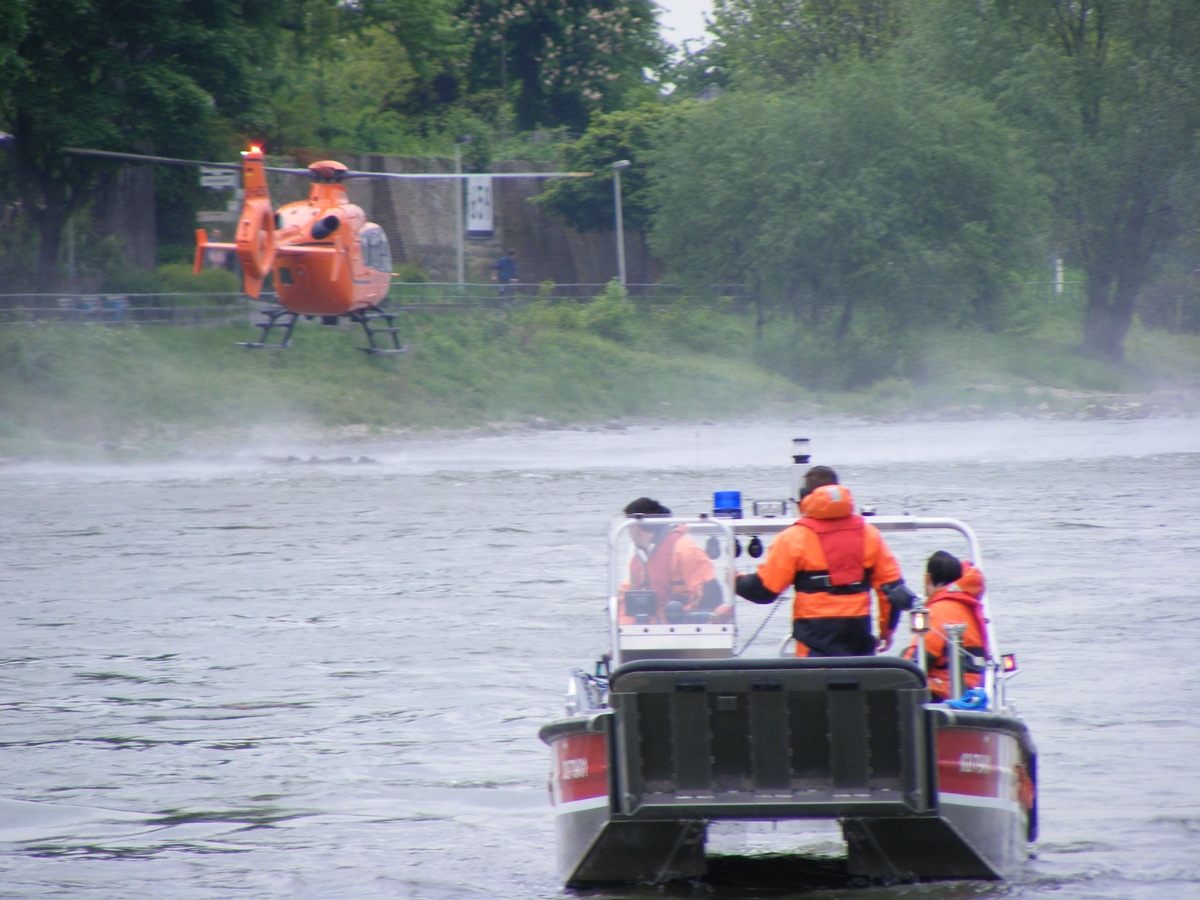 FW-BN: Einsatzreicher Vormittag für Feuerwehr und Rettungsdienst