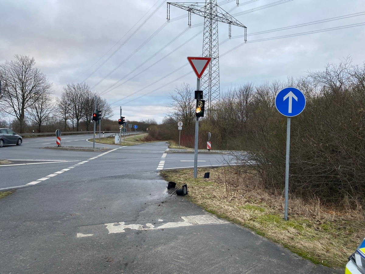 POL-HI: Verkehrsunfallflucht auf der B1 in Elze - Zeugenaufruf