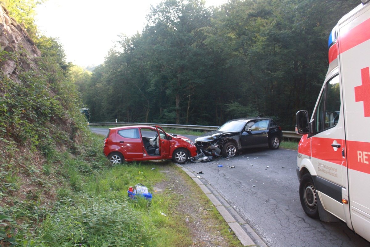 POL-PDWIL: Verkehrsunfall mit zwei schwerverletzten Personen