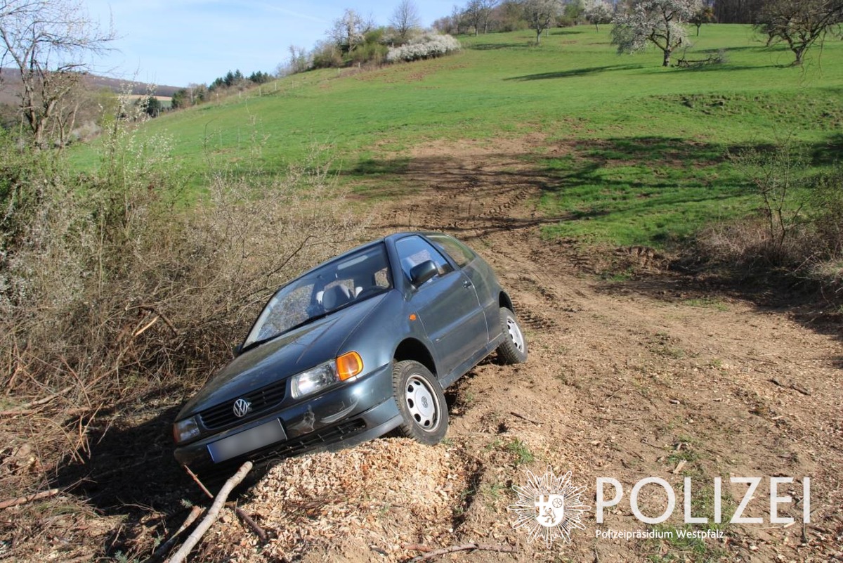 POL-PPWP: Auto gestohlen - Unfall gebaut