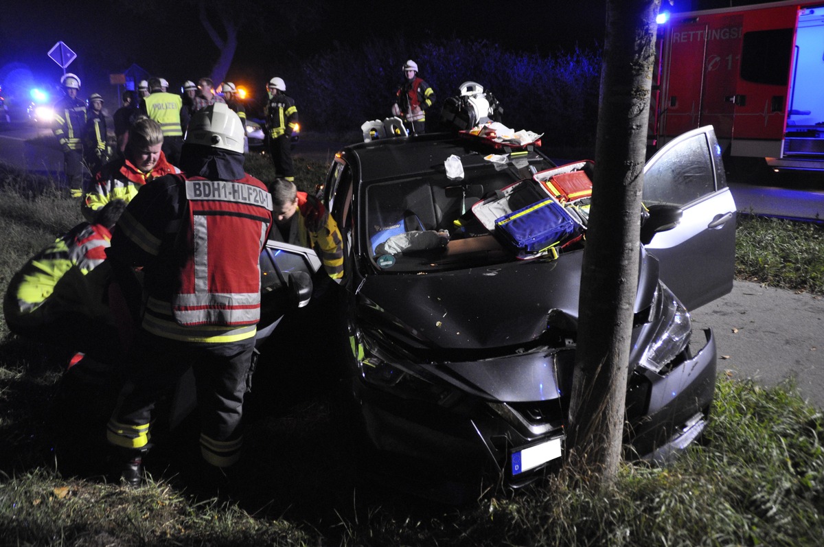 FW-KLE: Autofahrerin fährt frontal gegen Baum