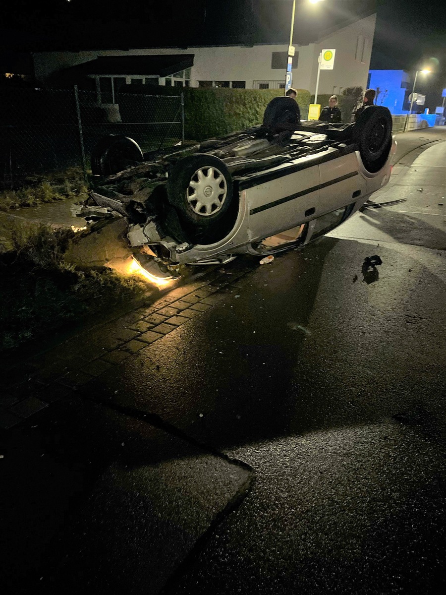 POL-RBK: Rösrath - Pkw überschlägt sich nach Sekundenschlaf des Fahrers