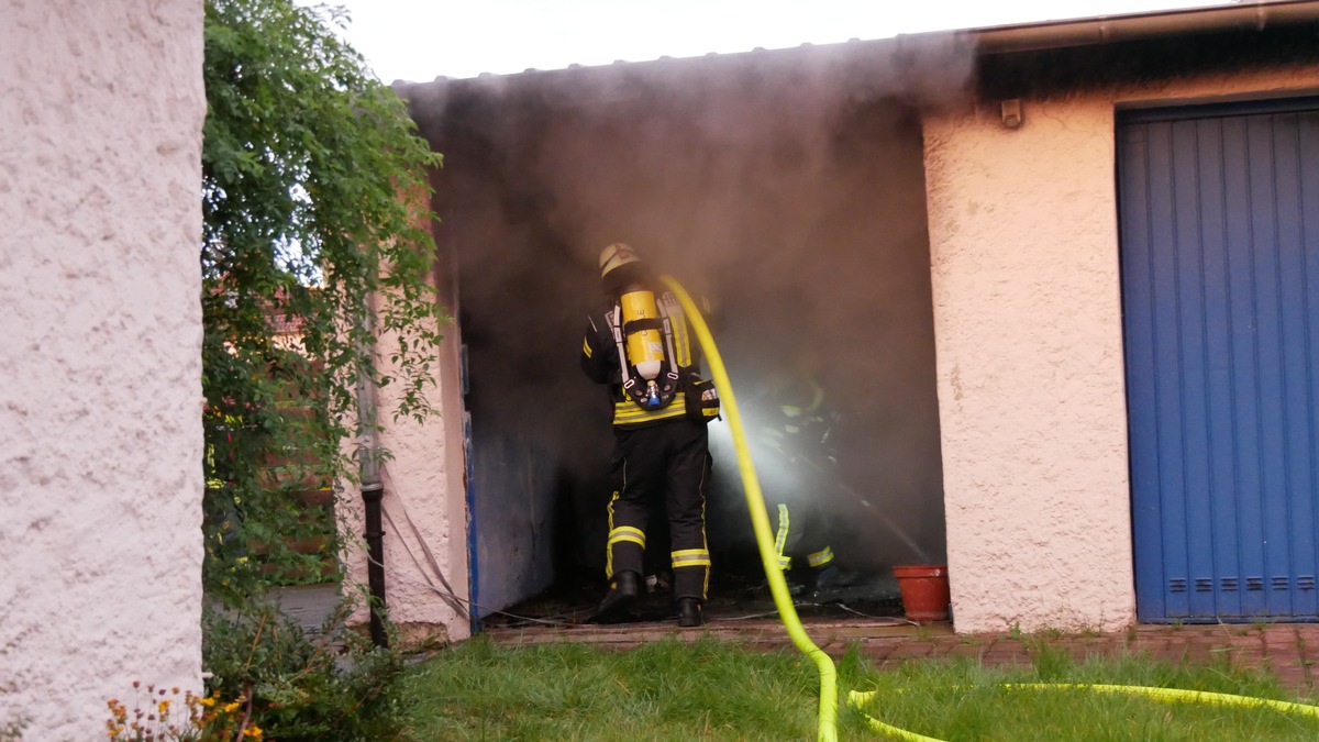 FW Celle: Garagenbrand in der Heese