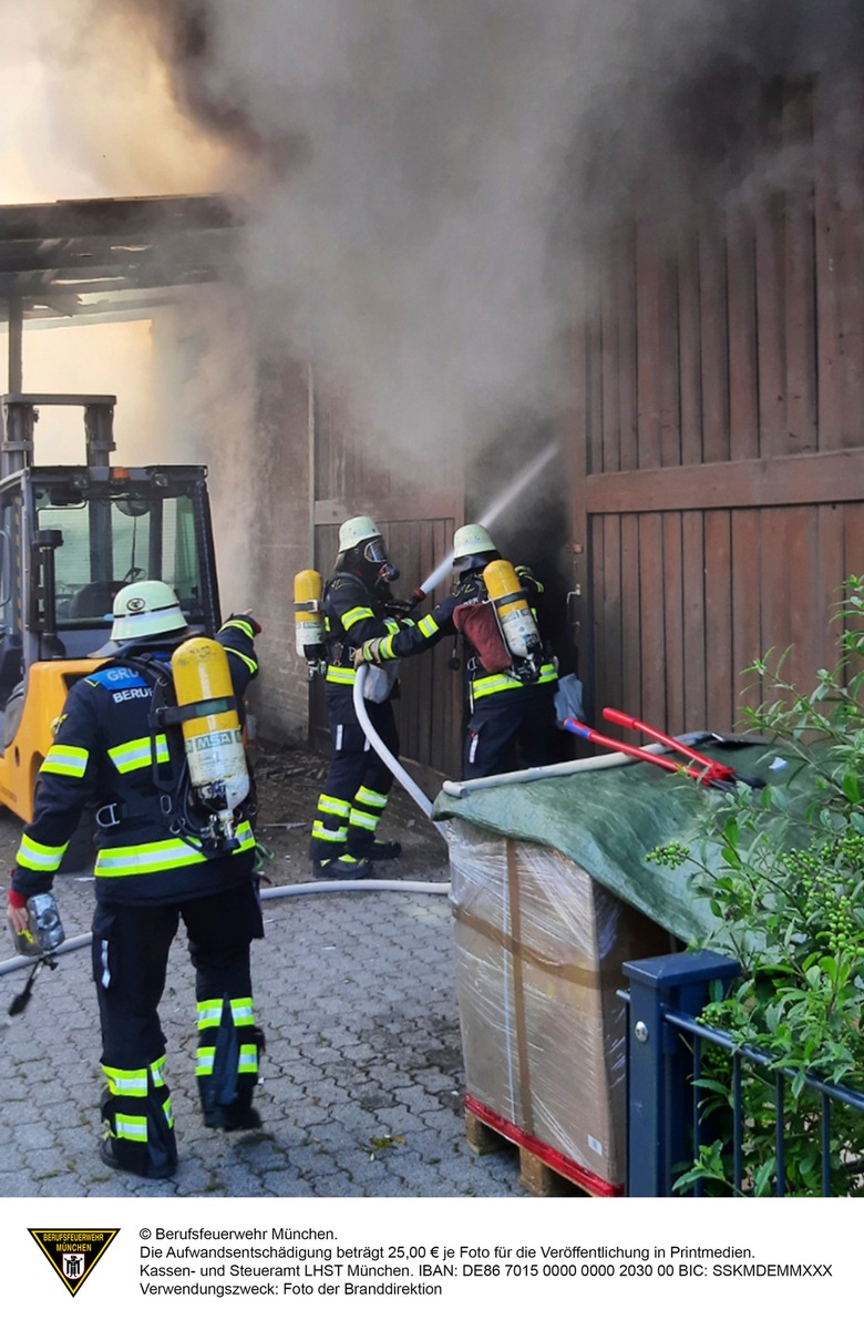 FW-M: Feuer auf dem Hof (Obermenzing)