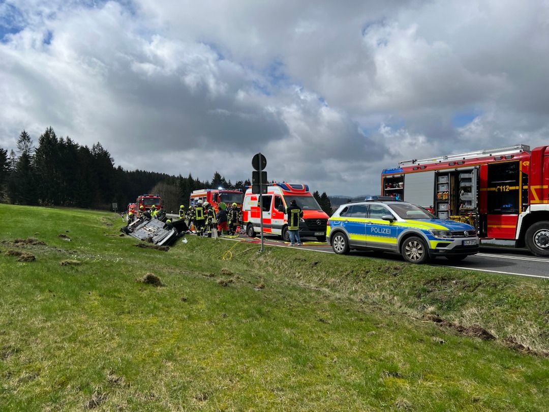 POL-GS: Verkehrsunfall auf der B 241 / Fahrerin verletzt