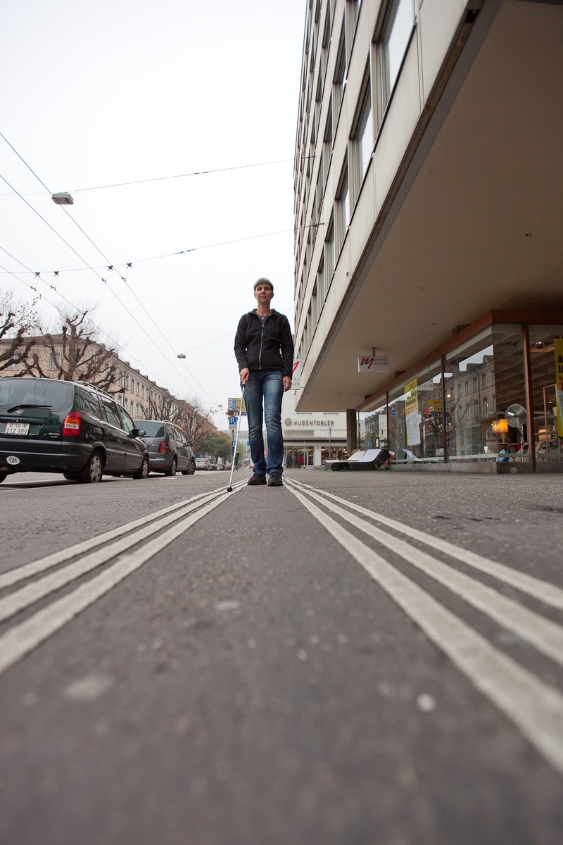 Internationaler Tag des Weissen Stockes 15. Oktober 2009: Hindernisfrei durch die Stadt