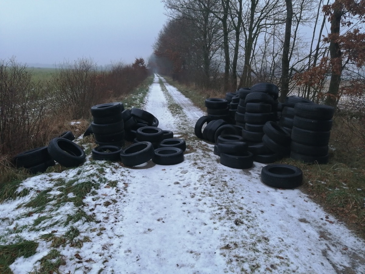 POL-SE: Kreis Segeberg - Polizei sucht Zeugen nach illegaler Altreifen-Entsorgung