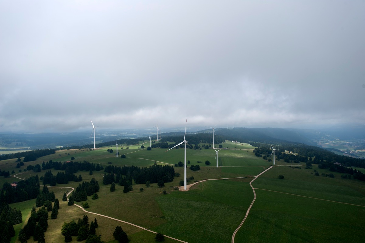 Production du plus grand parc éolien de Suisse quadruplée / Montage des huit nouvelles éoliennes de JUVENT terminé